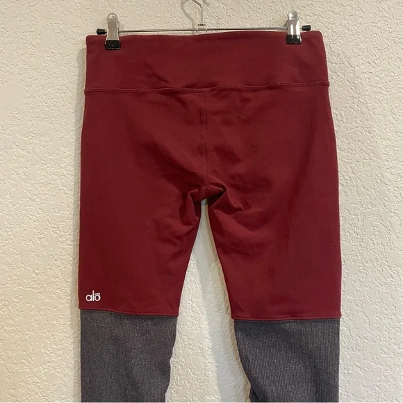 Alo Yoga Goddess Leggings in Berry / Stormy - Picture 7 of 9